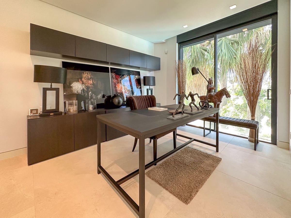 5 soverom Villa til salgs i Golden Mile med svømmebasseng - € 5 450 000 (Ref: 9195361)