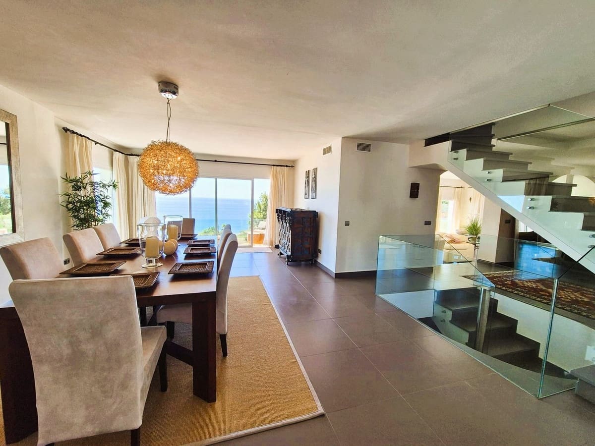 5 sovrum Villa till salu i Manilva med pool - 1 395 000 € (Ref: 9197584)