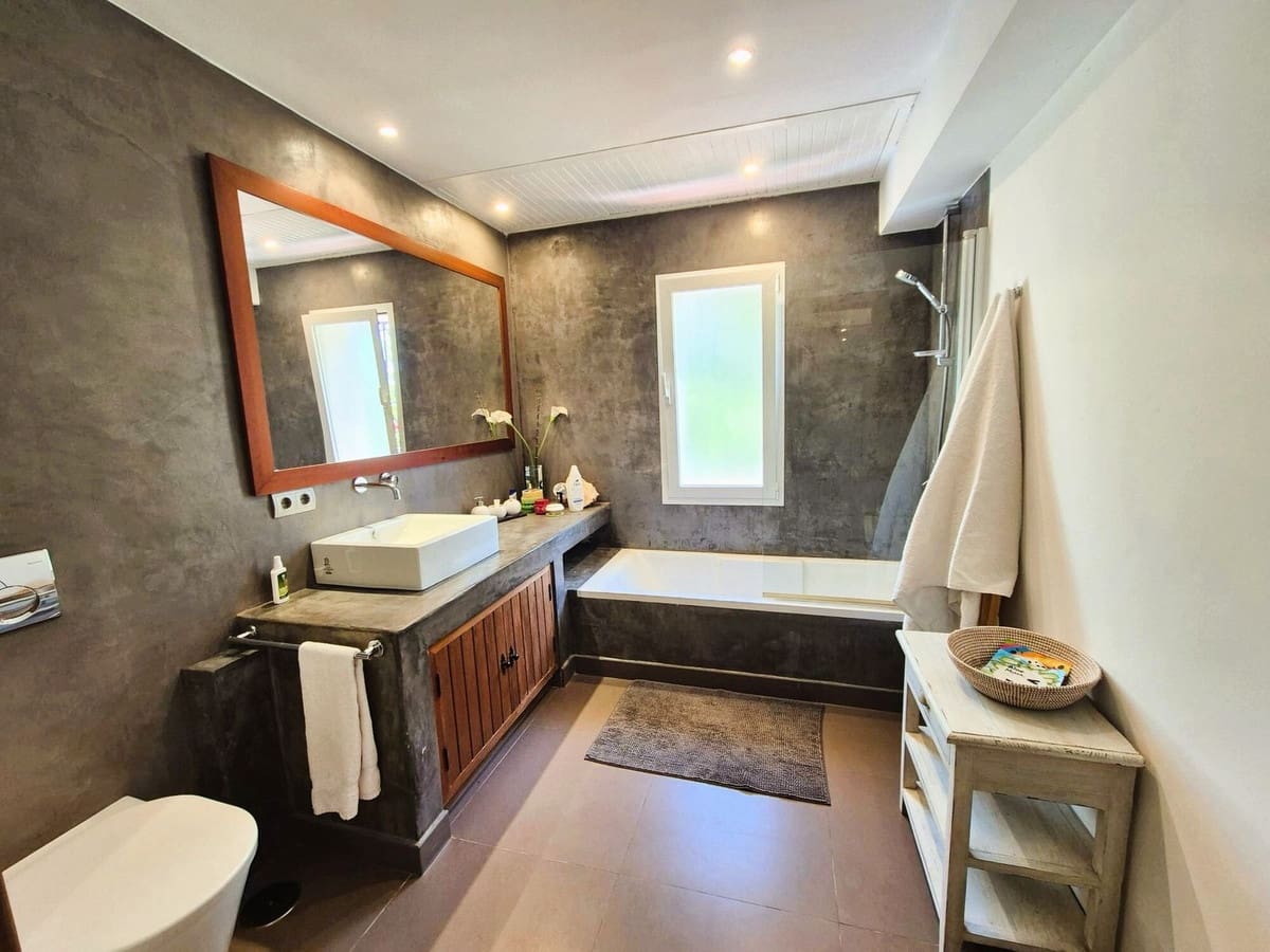 5 sovrum Villa till salu i Manilva med pool - 1 395 000 € (Ref: 9197584)