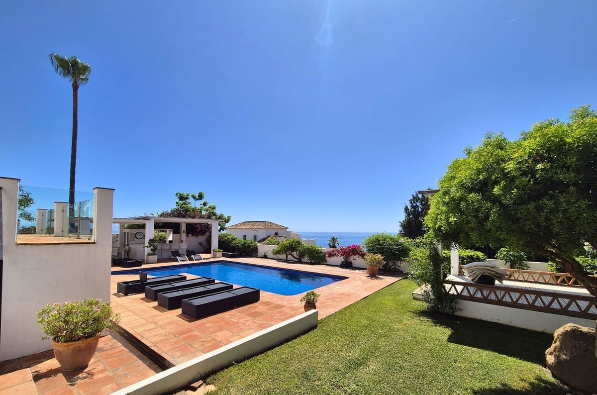 5 sovrum Villa till salu i Manilva med pool - 1 395 000 € (Ref: 9197584)