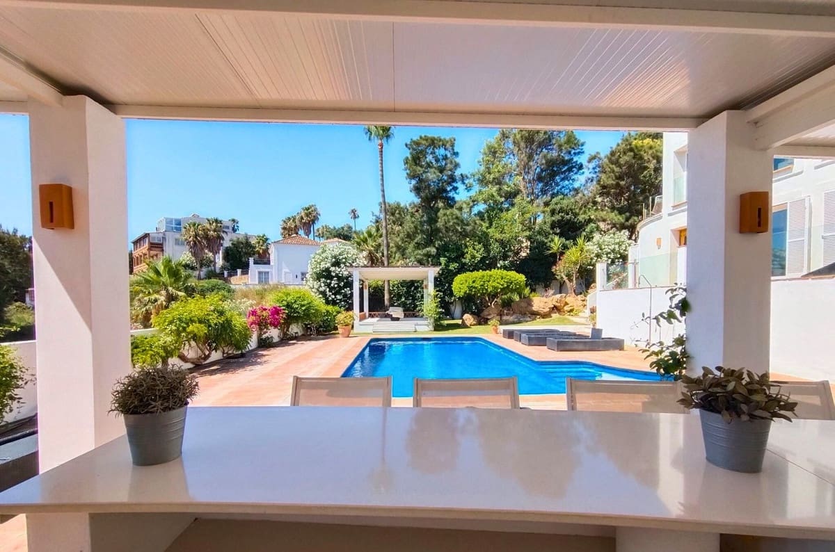 5 sovrum Villa till salu i Manilva med pool - 1 395 000 € (Ref: 9197584)