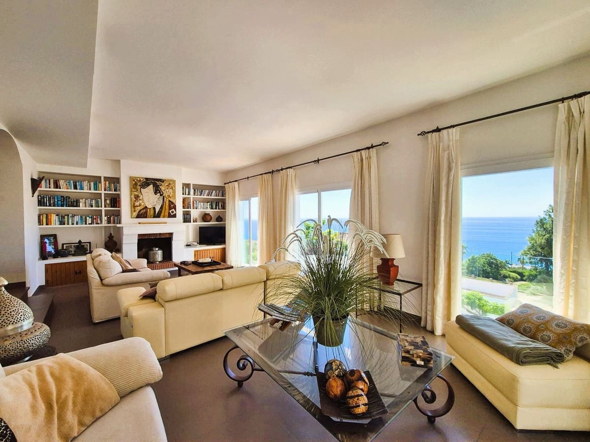 5 sovrum Villa till salu i Manilva med pool - 1 395 000 € (Ref: 9197584)