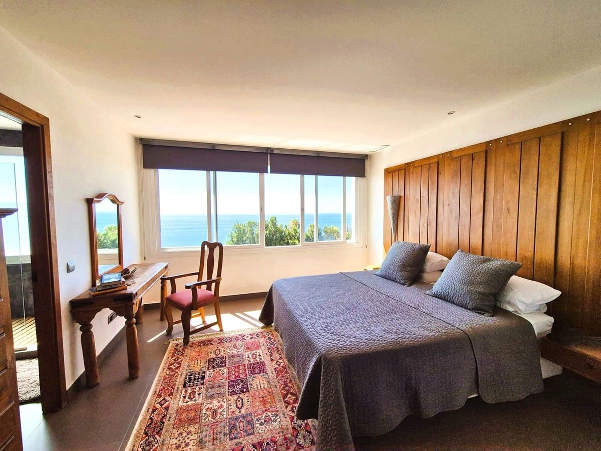 5 sovrum Villa till salu i Manilva med pool - 1 395 000 € (Ref: 9197584)