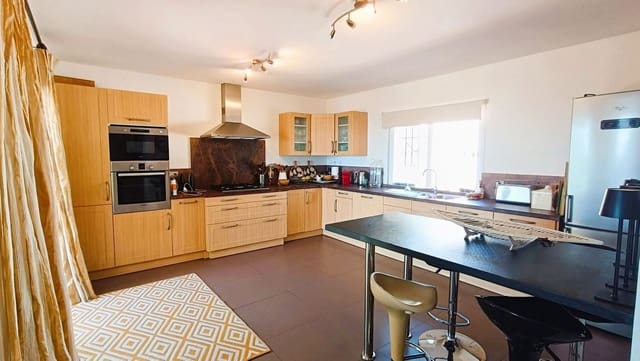 5 sovrum Villa till salu i Manilva Pueblo, Manilva med pool - 1 395 000 € (Ref: 9197584)