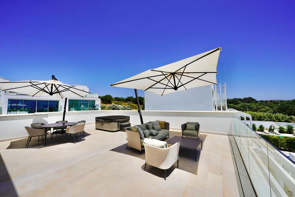 5 soverom Villa til salgs i Sotogrande med svømmebasseng - € 1 495 000 (Ref: 9202270)