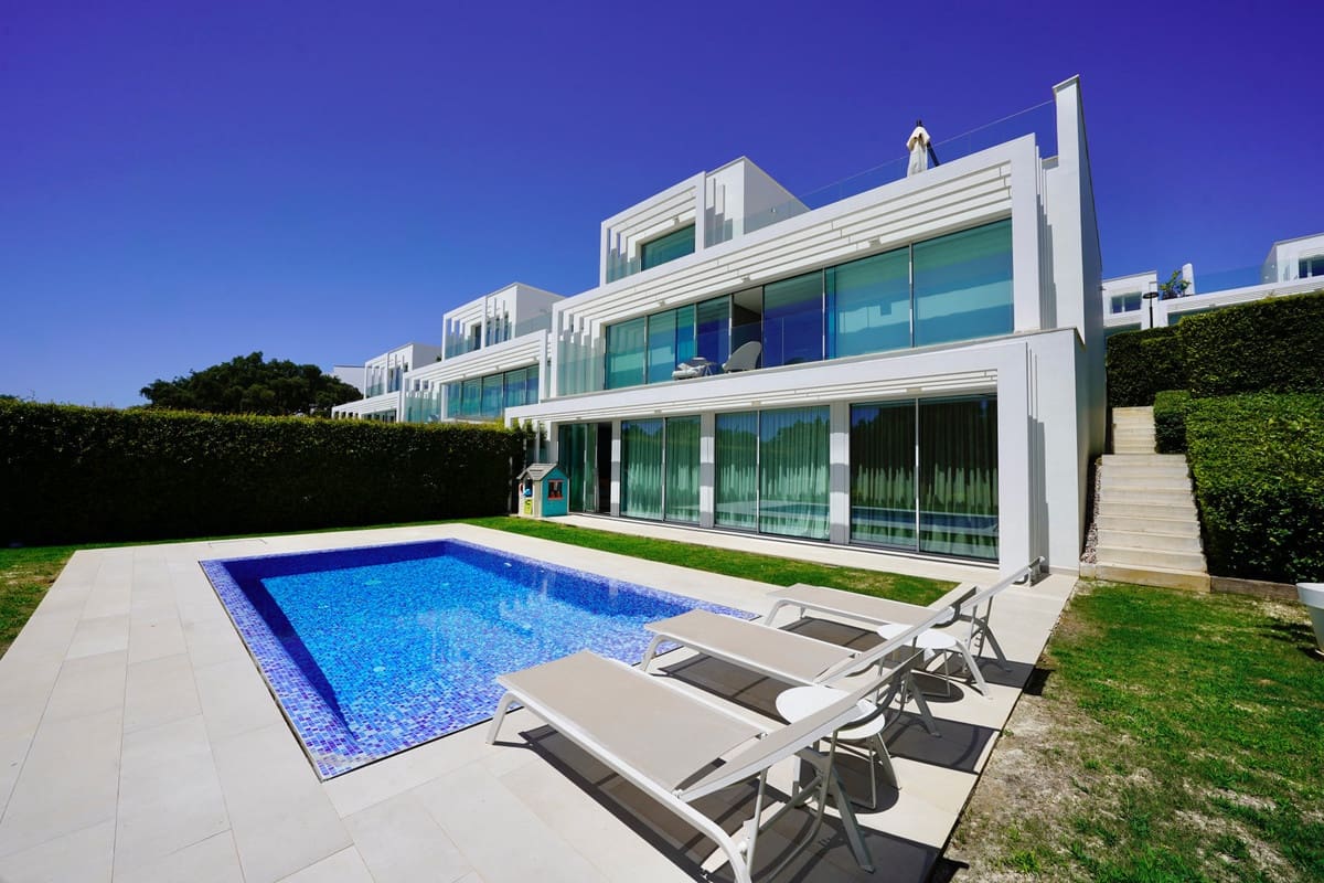 5 soverom Villa til salgs i Sotogrande med svømmebasseng - € 1 495 000 (Ref: 9202270)