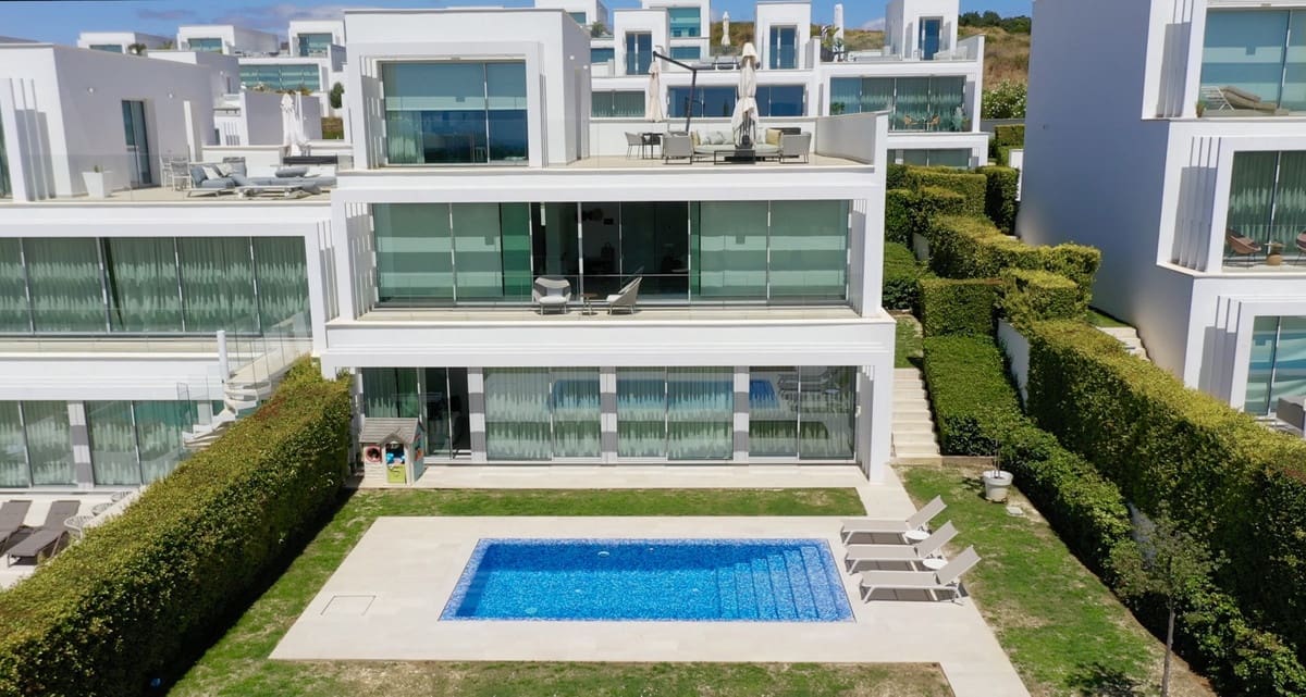 5 soverom Villa til salgs i Sotogrande med svømmebasseng - € 1 495 000 (Ref: 9202270)