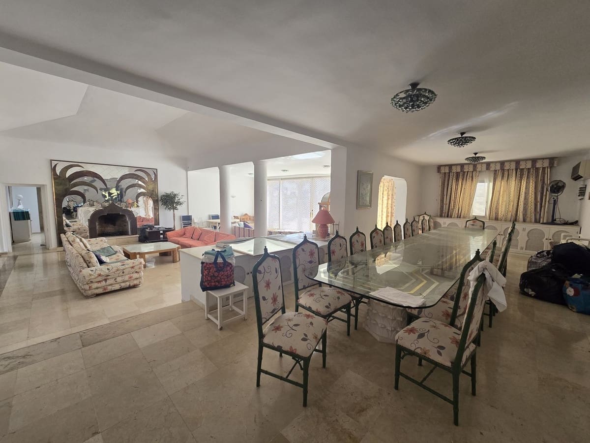 6 bedroom Villa for sale in Marbella with pool garage - € 3,200,000 (Ref: 9204339)