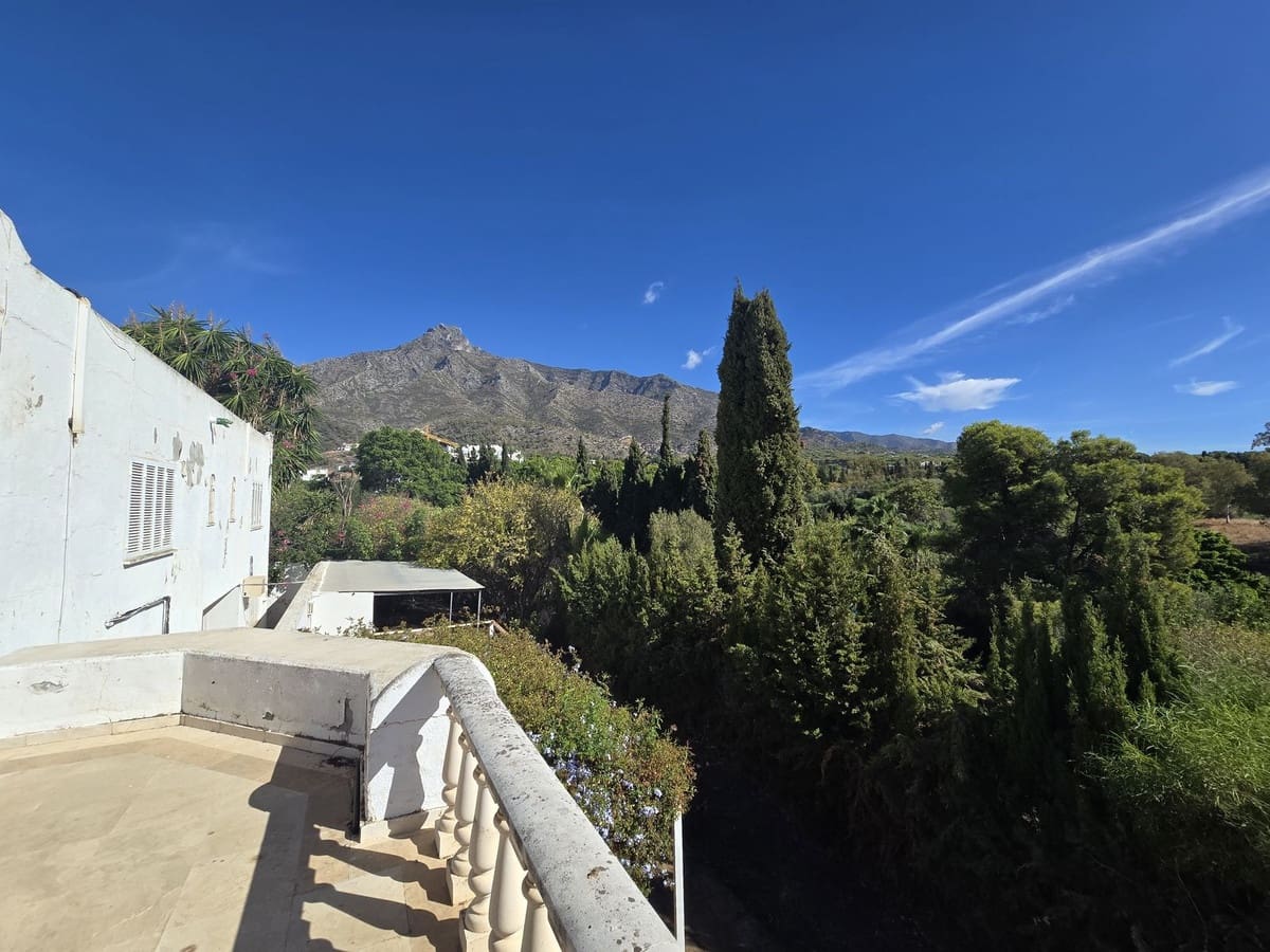 6 bedroom Villa for sale in Marbella with pool garage - € 3,200,000 (Ref: 9204339)