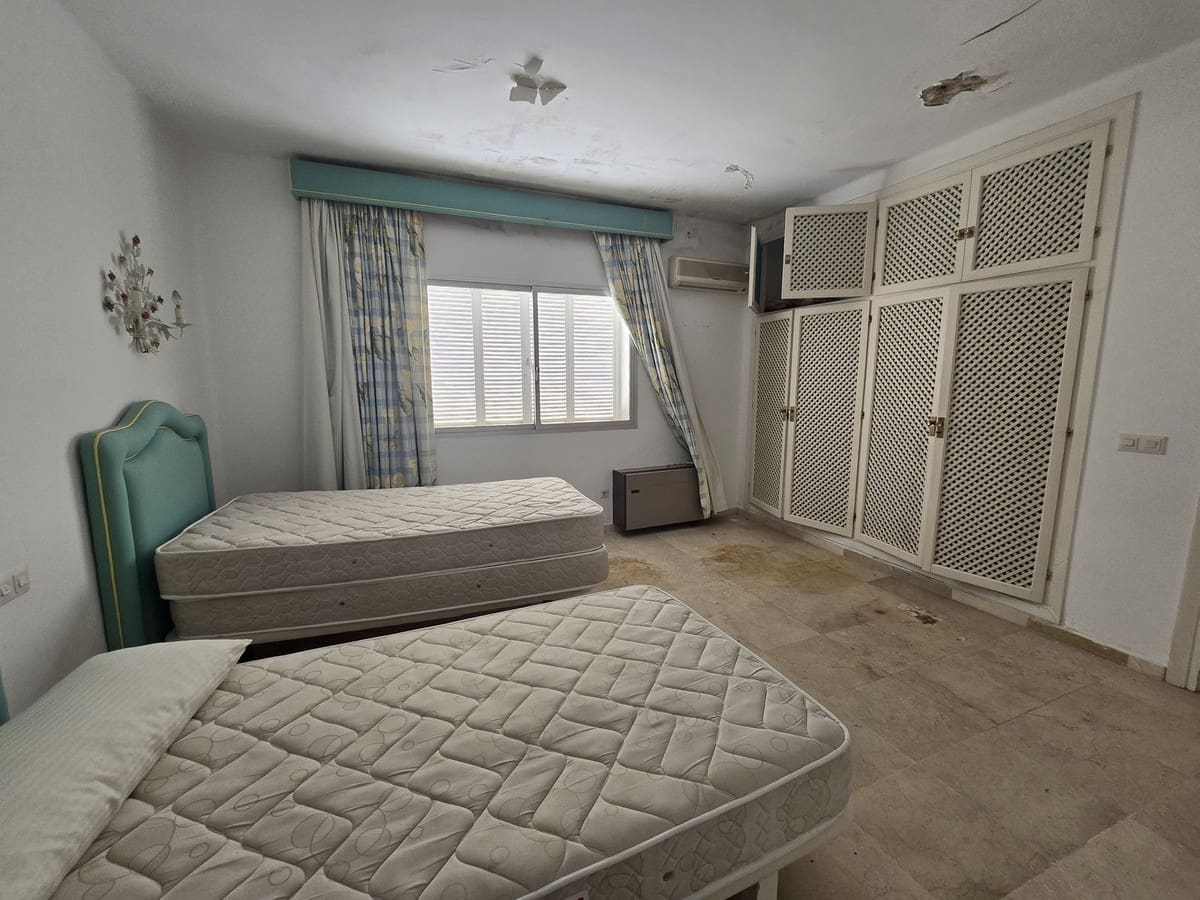 6 bedroom Villa for sale in Marbella with pool garage - € 3,200,000 (Ref: 9204339)