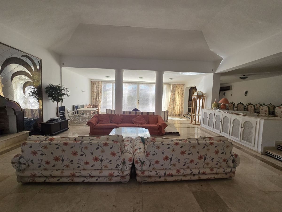 6 bedroom Villa for sale in Marbella with pool garage - € 3,200,000 (Ref: 9204339)