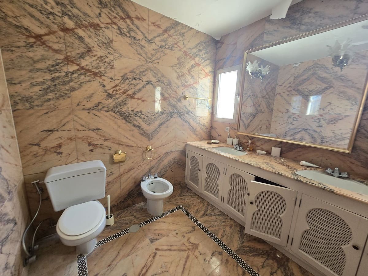 6 bedroom Villa for sale in Marbella with pool garage - € 3,200,000 (Ref: 9204339)