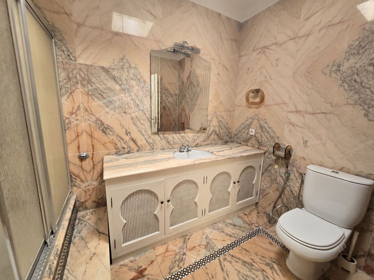 6 bedroom Villa for sale in Marbella with pool garage - € 3,200,000 (Ref: 9204339)