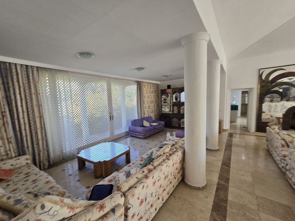 6 bedroom Villa for sale in Marbella with pool garage - € 3,200,000 (Ref: 9204339)
