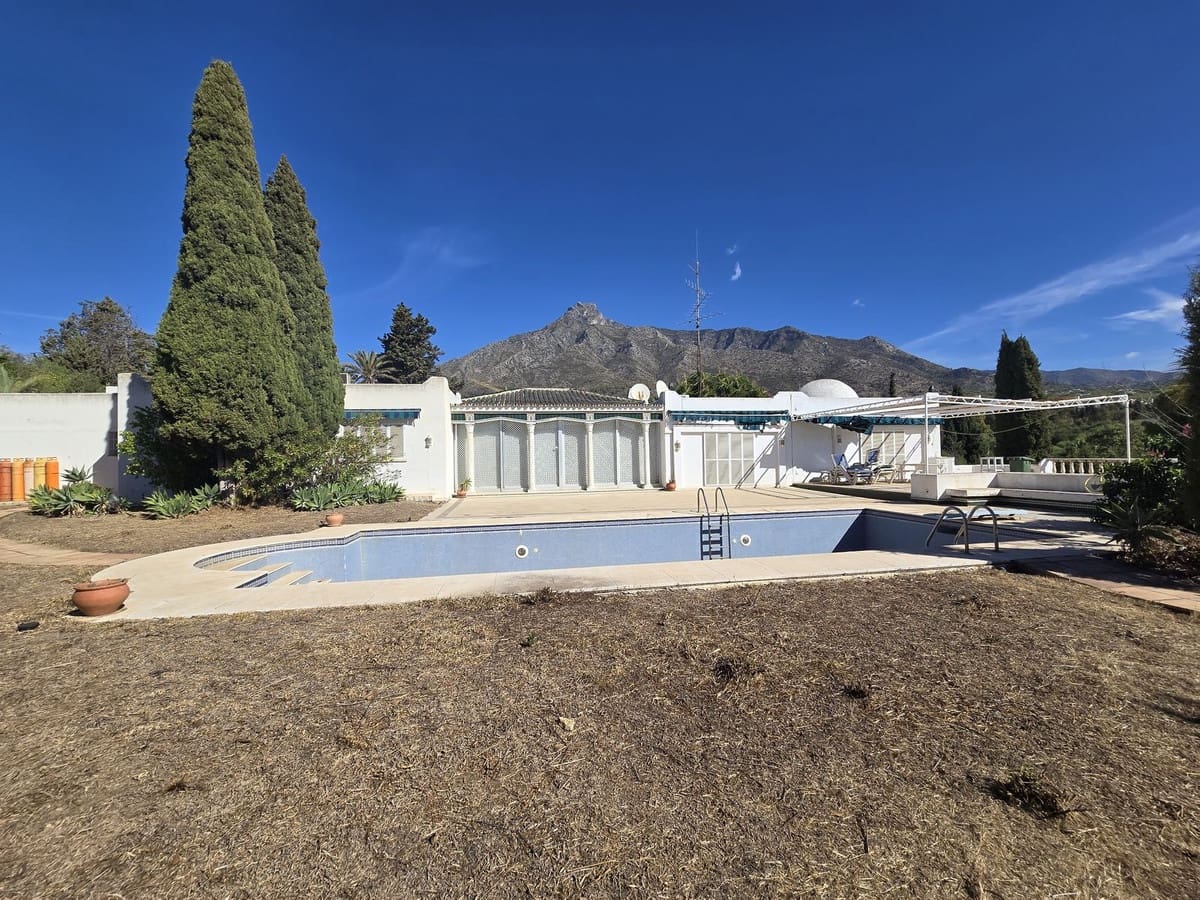 6 bedroom Villa for sale in Marbella with pool garage - € 3,200,000 (Ref: 9204339)