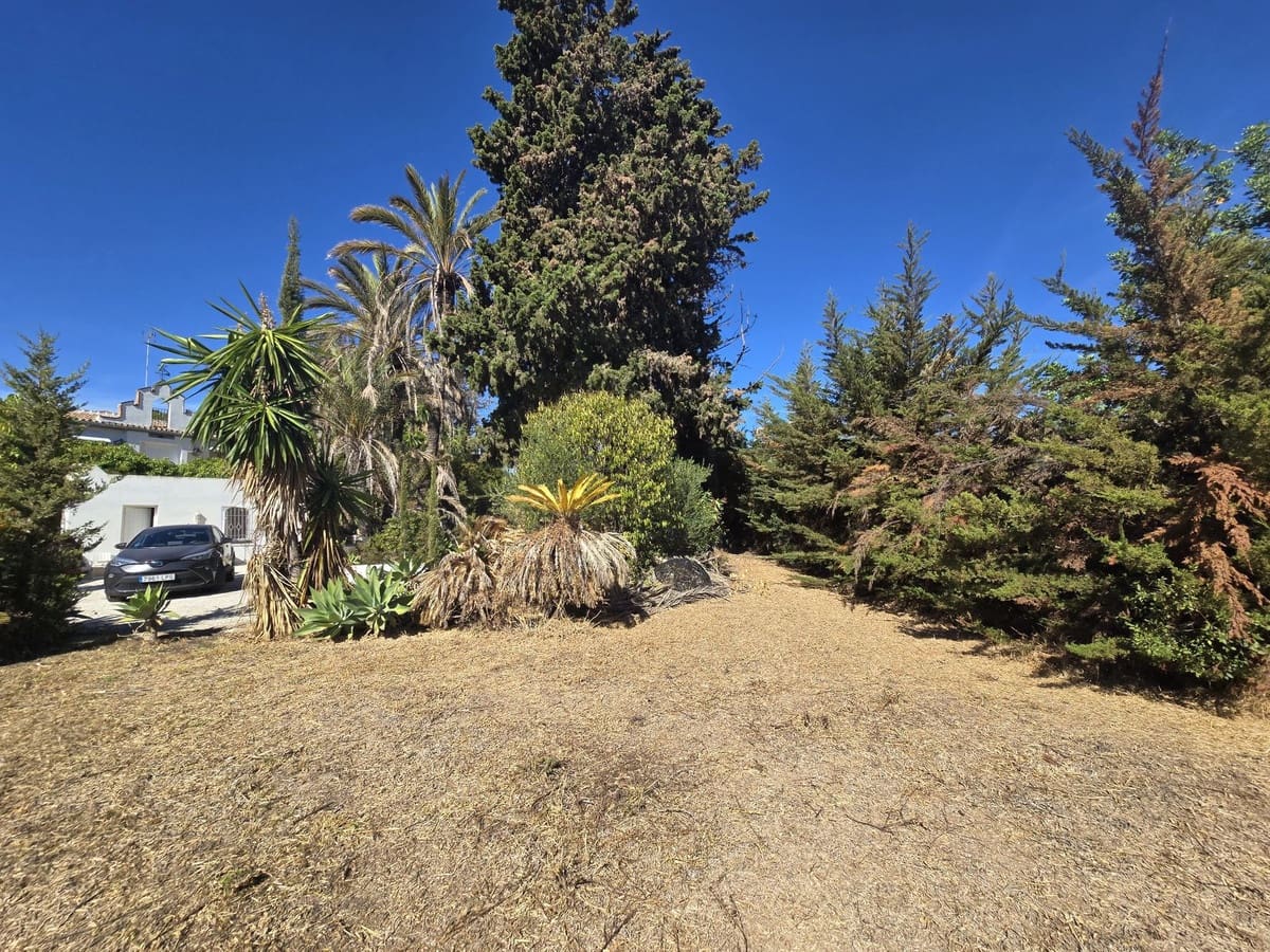 6 bedroom Villa for sale in Marbella with pool garage - € 3,200,000 (Ref: 9204339)