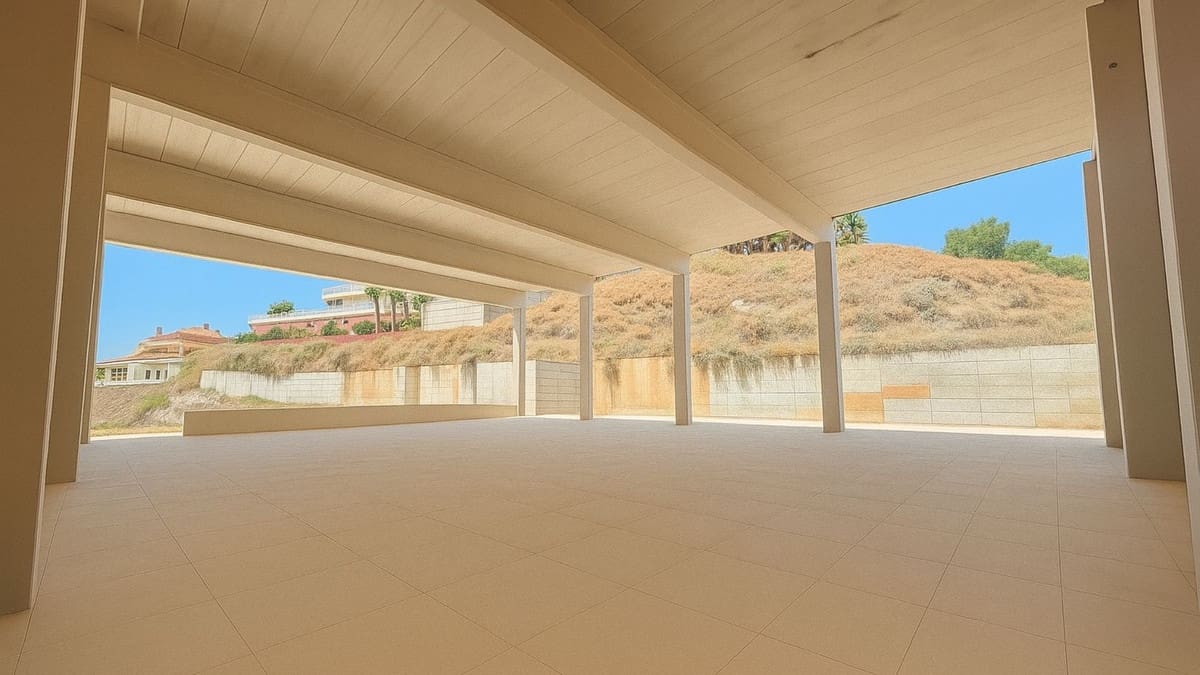 Kommersiell til salgs i Benalmadena med svømmebasseng - € 3 500 000 (Ref: 9208192)