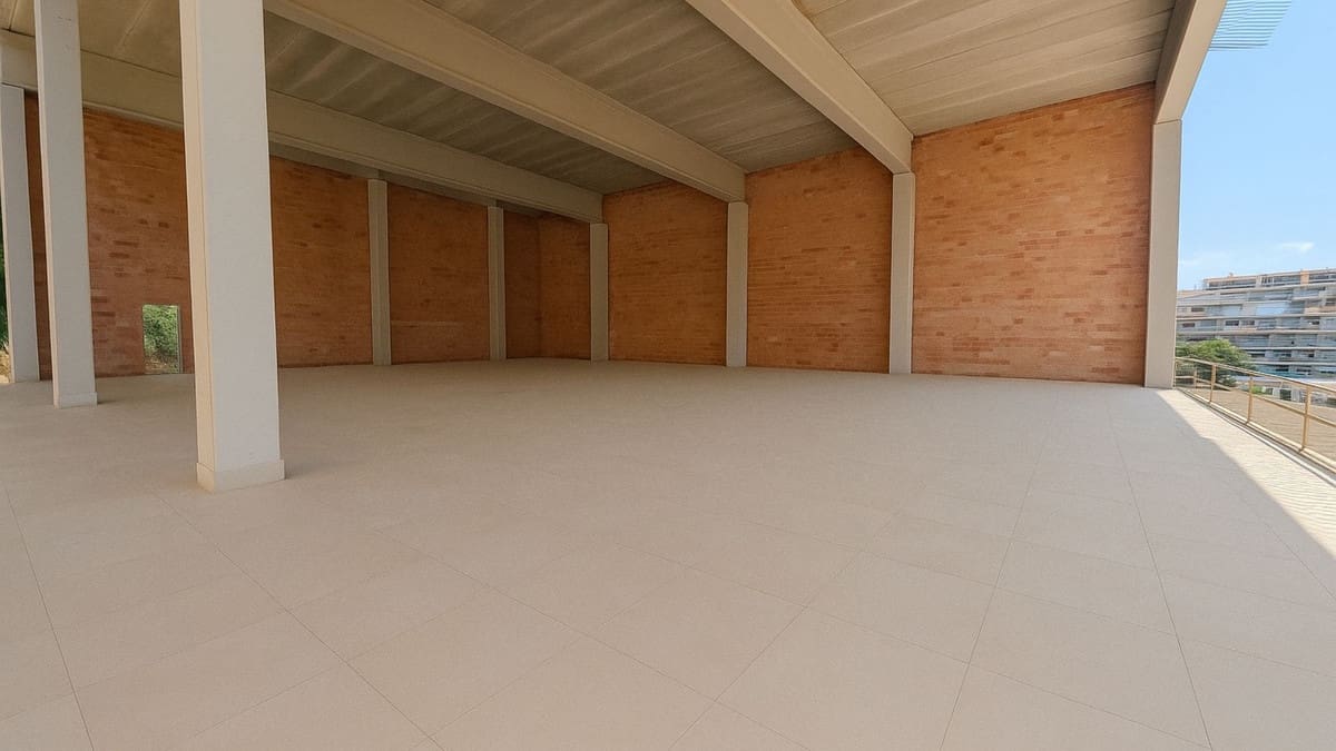 Kommersiell til salgs i Benalmadena med svømmebasseng - € 3 500 000 (Ref: 9208192)