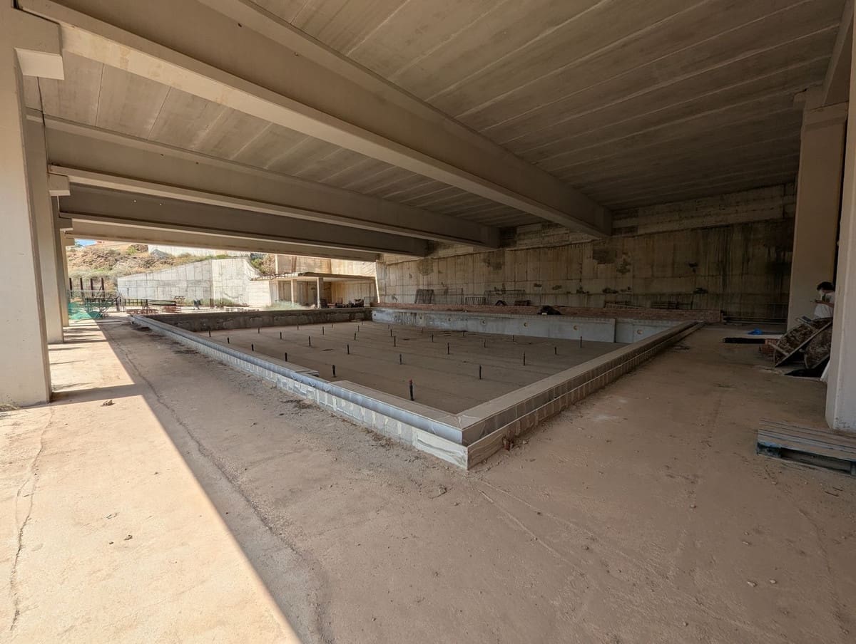 Kommersiell til salgs i Benalmadena med svømmebasseng - € 3 500 000 (Ref: 9208192)