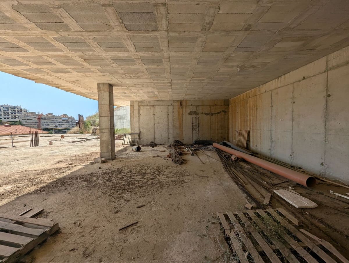 Kommersiell til salgs i Benalmadena med svømmebasseng - € 3 500 000 (Ref: 9208192)