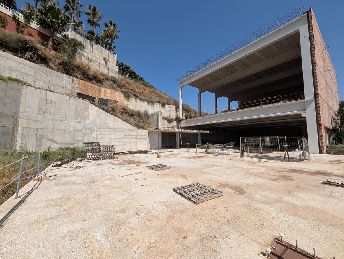 Kommersiell til salgs i Benalmadena med svømmebasseng - € 3 500 000 (Ref: 9208192)