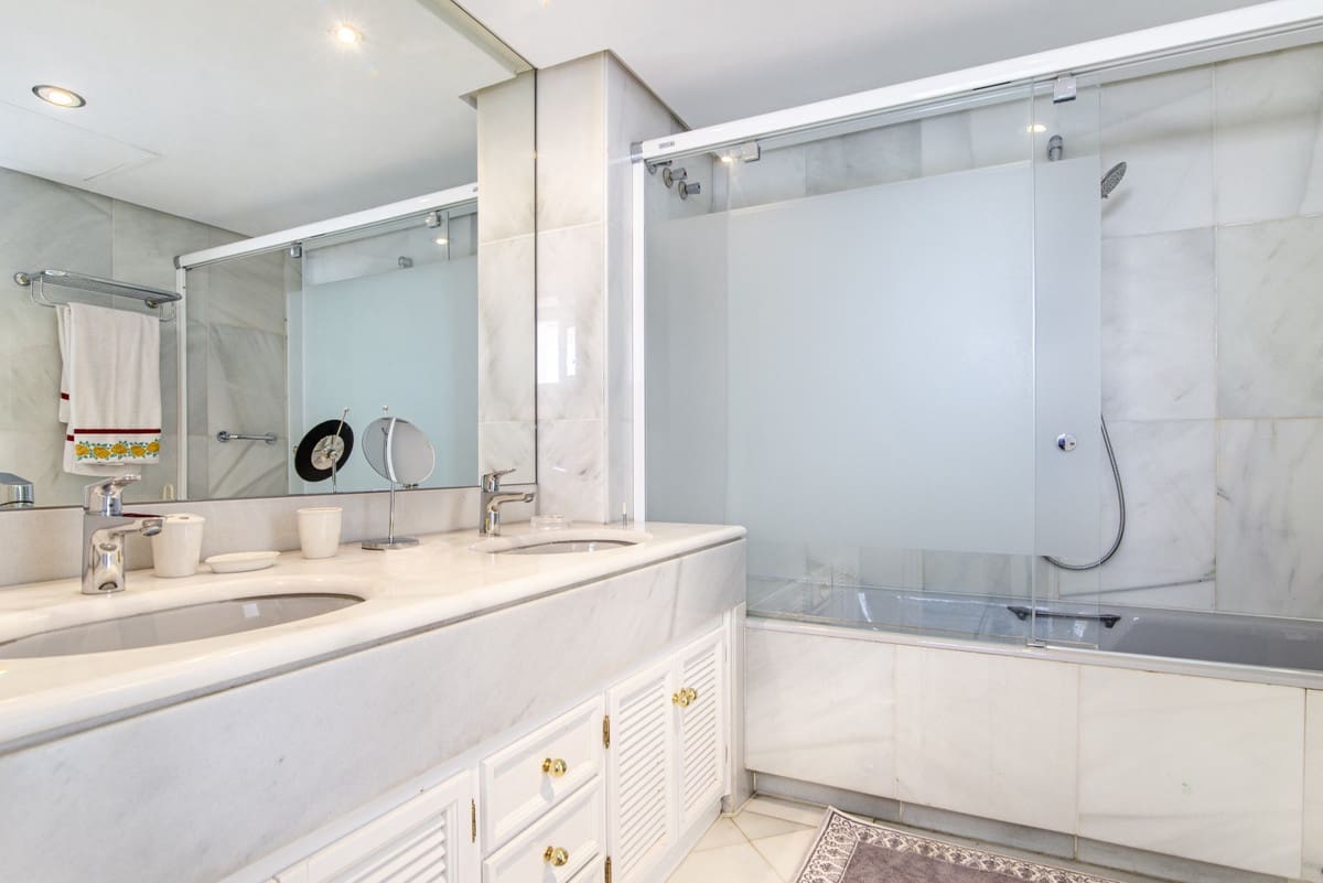 3 slaapkamer Penthouse te koop in Puerto Banus met zwembad - € 4.995.000 (Ref: 9217378)