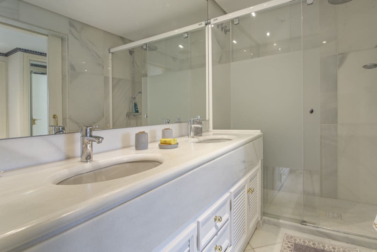 3 slaapkamer Penthouse te koop in Puerto Banus met zwembad - € 4.995.000 (Ref: 9217378)