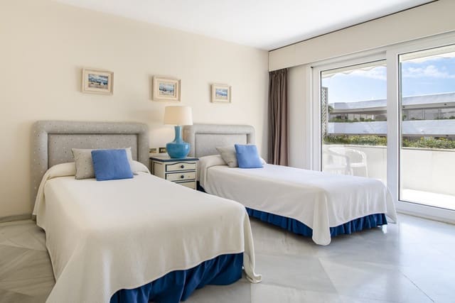 3 soverom Penthouse til salgs i Puerto Banus, Marbella med svømmebasseng - € 4 995 000 (Ref: 9217378)