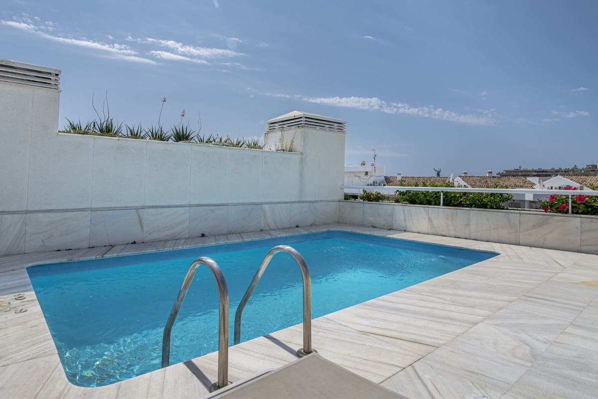 3 slaapkamer Penthouse te koop in Puerto Banus met zwembad - € 4.995.000 (Ref: 9217378)