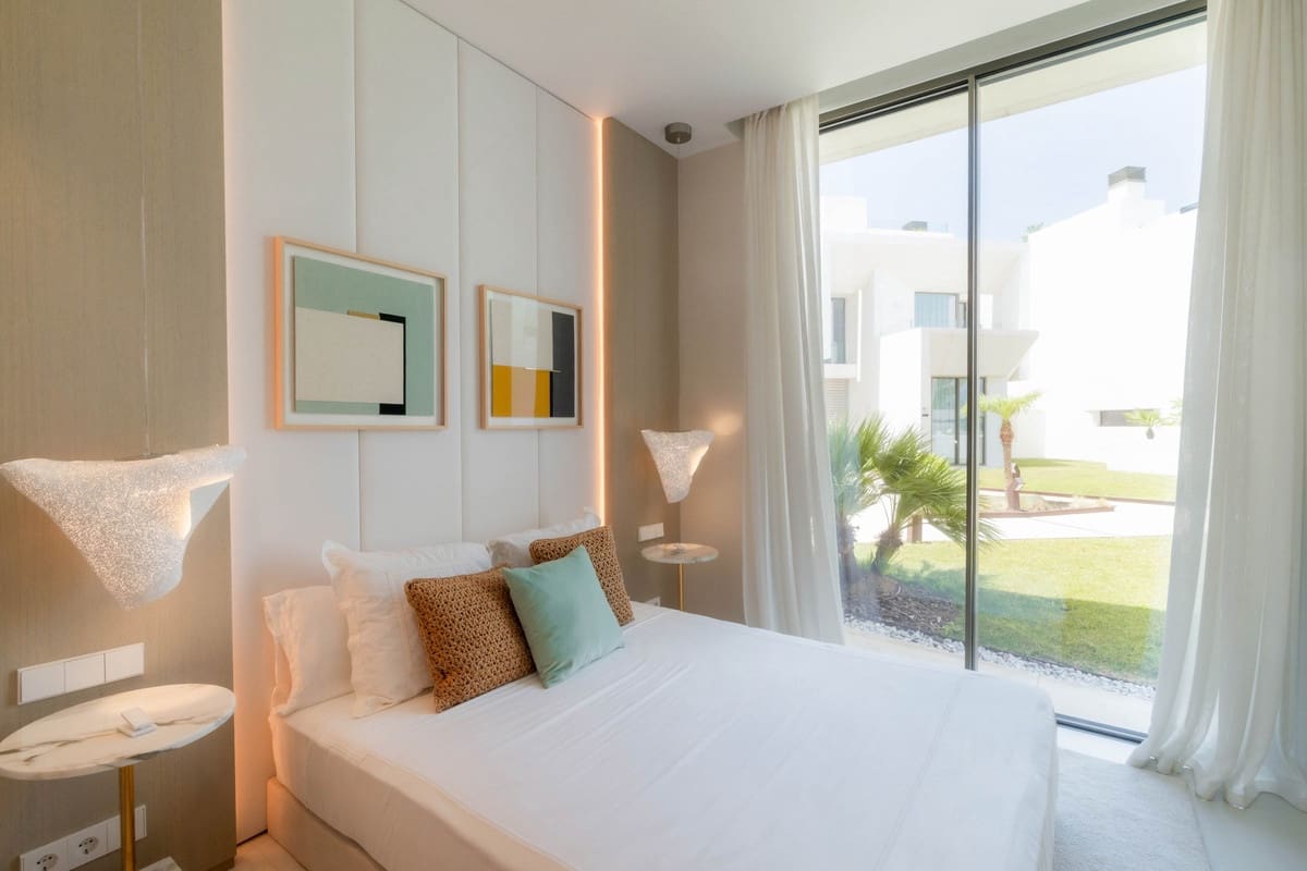 4 quarto Moradia para venda em Nueva Andalucia com piscina - 4 495 000 € (Ref: 9228410)