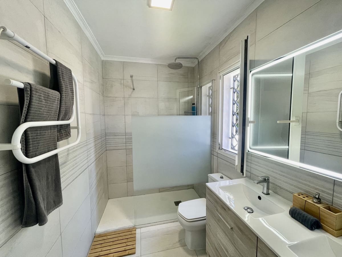 5 slaapkamer Villa te koop in Sotogrande met zwembad garage - € 1.700.000 (Ref: 9228412)