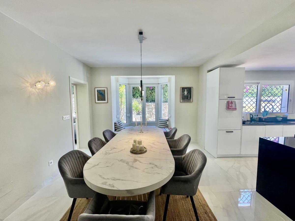 5 slaapkamer Villa te koop in Sotogrande met zwembad garage - € 1.700.000 (Ref: 9228412)