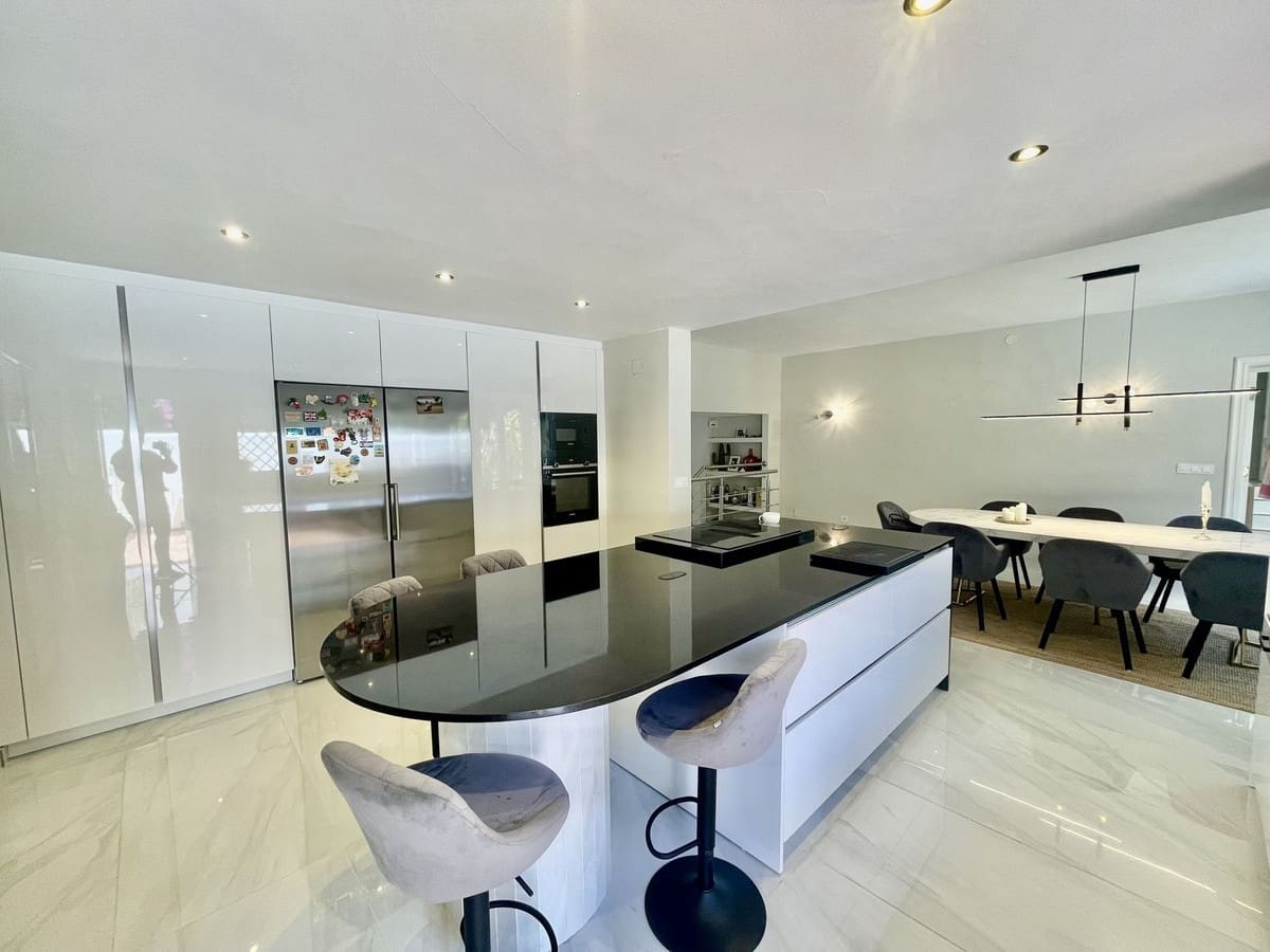 5 slaapkamer Villa te koop in Sotogrande met zwembad garage - € 1.700.000 (Ref: 9228412)