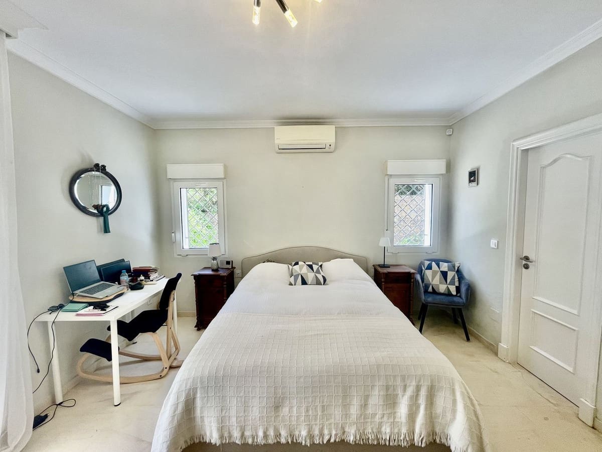 5 slaapkamer Villa te koop in Sotogrande met zwembad garage - € 1.700.000 (Ref: 9228412)