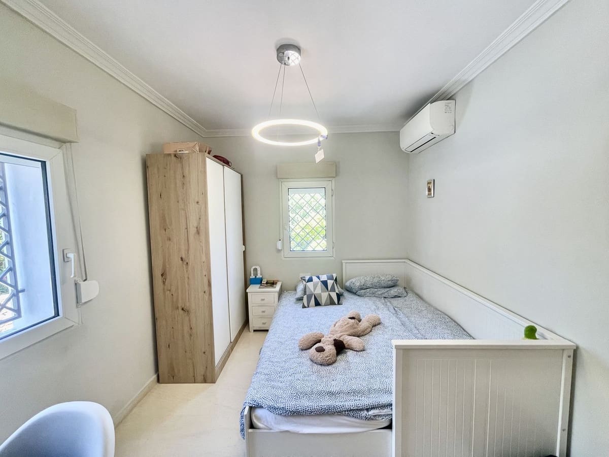 5 slaapkamer Villa te koop in Sotogrande met zwembad garage - € 1.700.000 (Ref: 9228412)