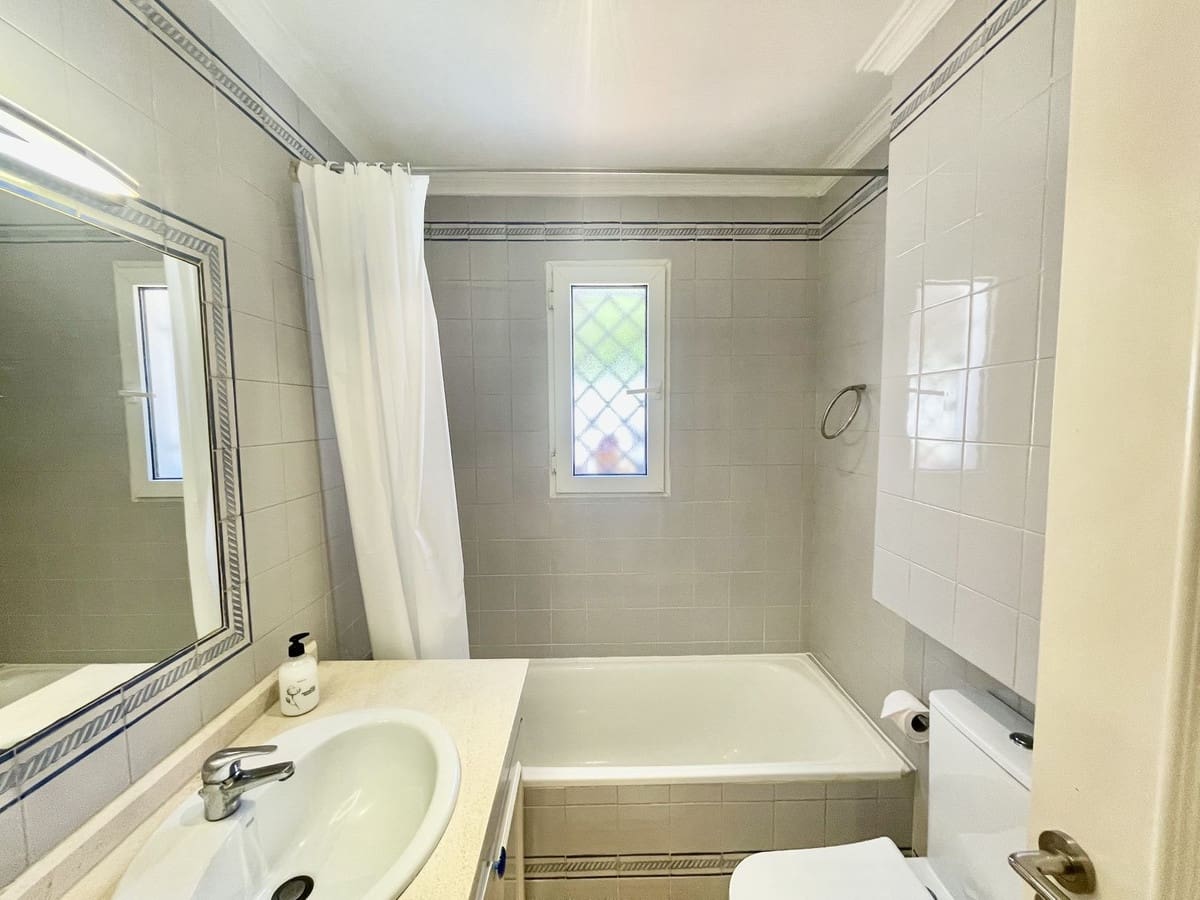 5 slaapkamer Villa te koop in Sotogrande met zwembad garage - € 1.700.000 (Ref: 9228412)