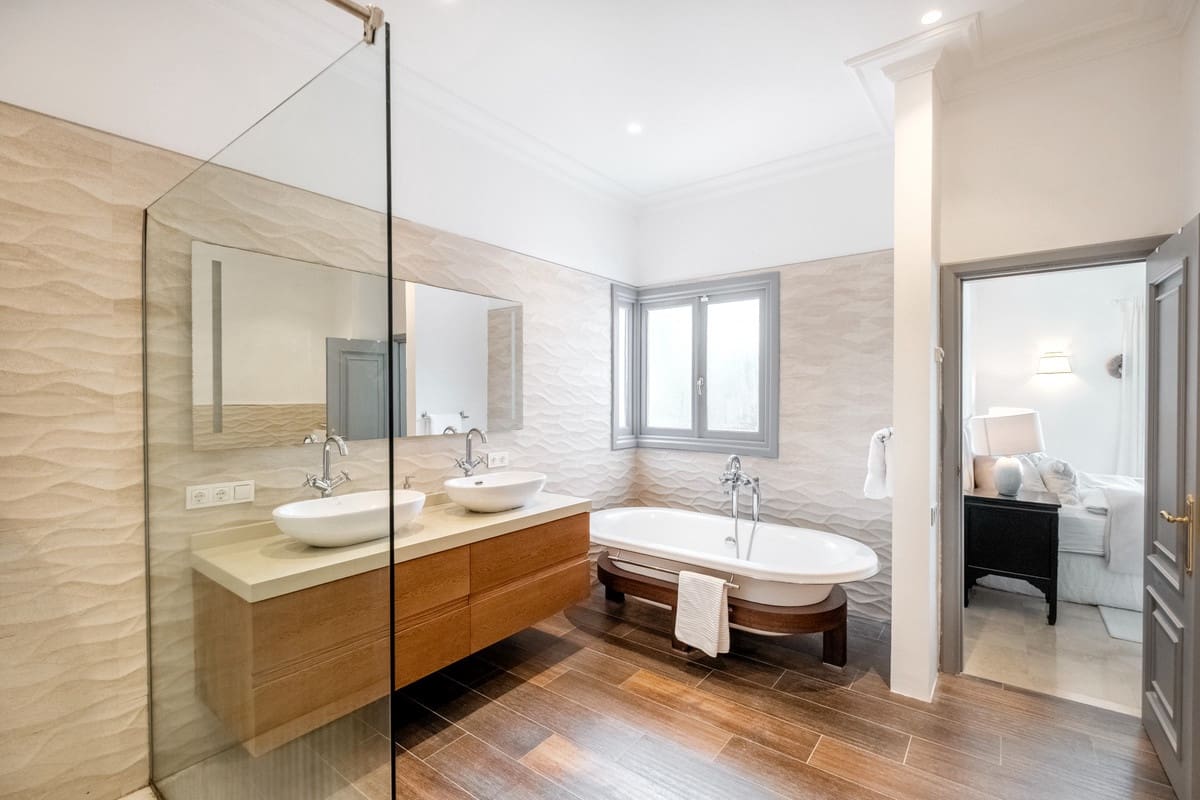 7 soverom Villa til salgs i Aloha Golf med svømmebasseng - € 5 500 000 (Ref: 9230413)