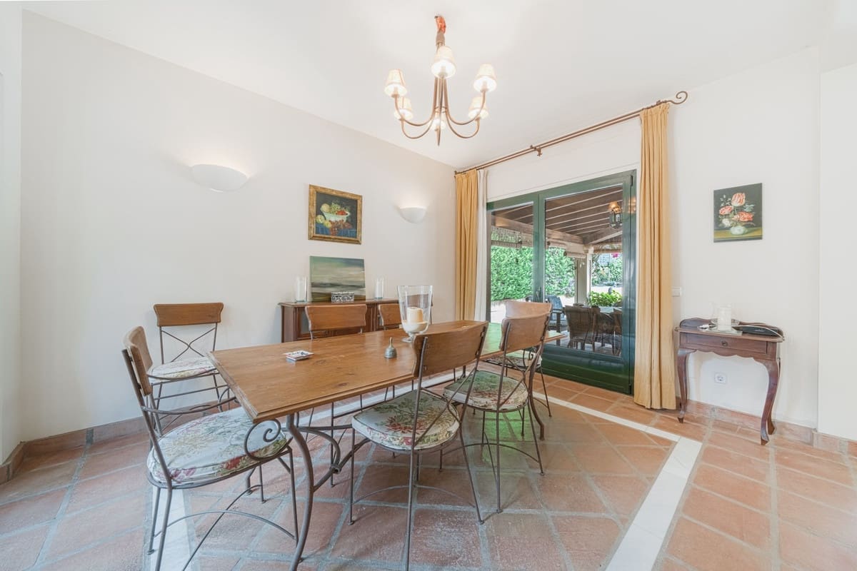 5 chambre Villa/Maison à vendre à Sotogrande avec piscine - 1 125 000 € (Ref: 9254808)