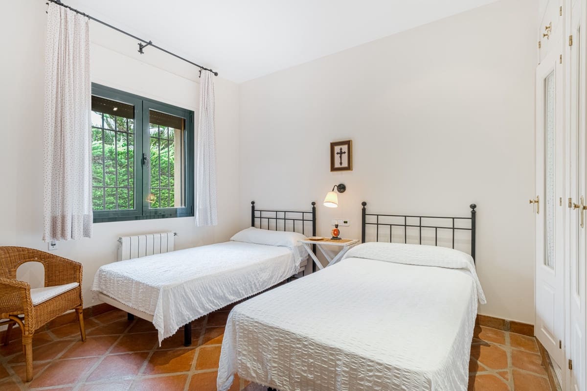 5 chambre Villa/Maison à vendre à Sotogrande avec piscine - 1 125 000 € (Ref: 9254808)