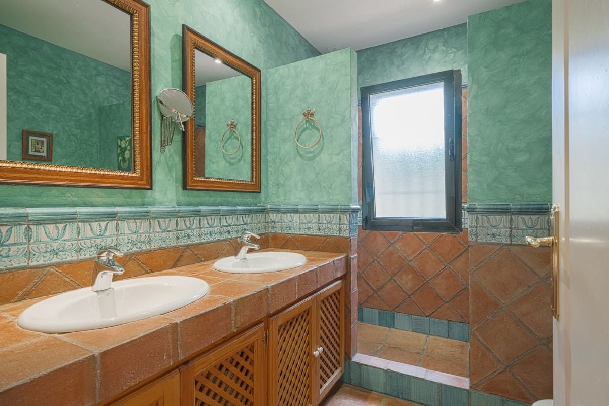 5 chambre Villa/Maison à vendre à Sotogrande avec piscine - 1 125 000 € (Ref: 9254808)