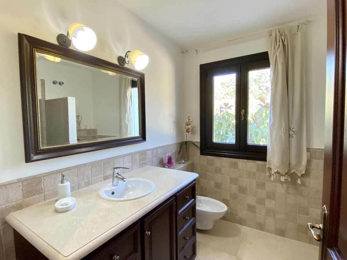 5 sovrum Villa till salu i Benahavis med pool - 3 995 000 € (Ref: 9256874)