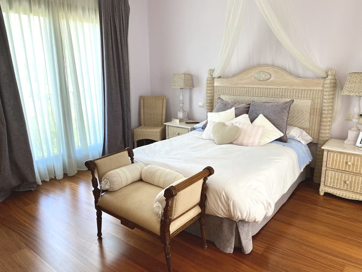 5 sovrum Villa till salu i Benahavis med pool - 3 995 000 € (Ref: 9256874)