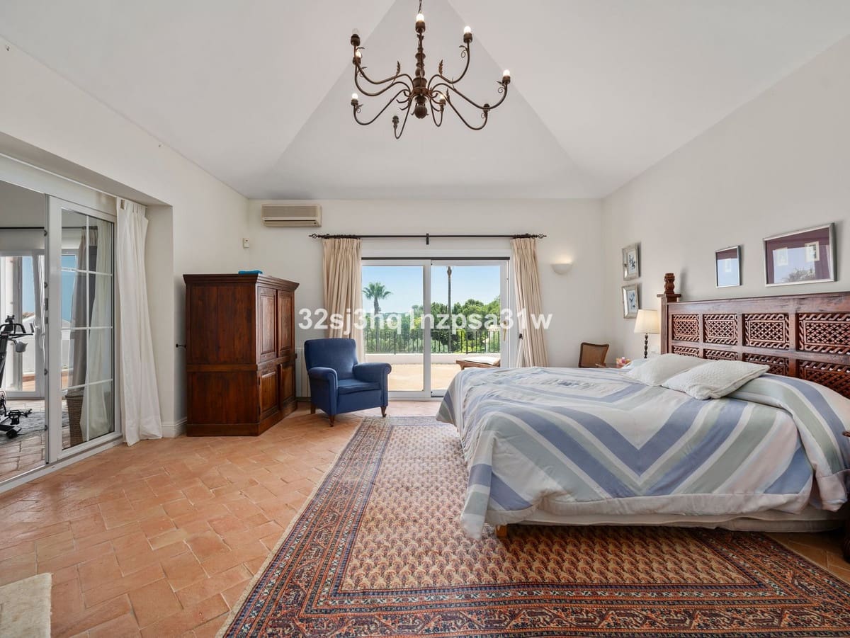 5 bedroom Villa for sale in Sotogrande with pool garage - € 2,850,000 (Ref: 9256875)