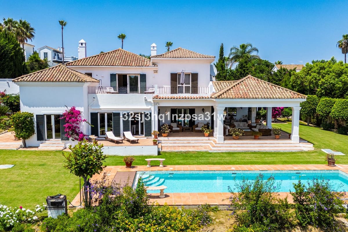 5 bedroom Villa for sale in Sotogrande with pool garage - € 2,850,000 (Ref: 9256875)