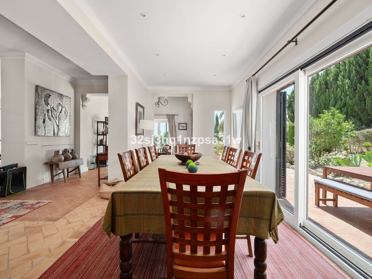 5 bedroom Villa for sale in Sotogrande with pool garage - € 2,850,000 (Ref: 9256875)