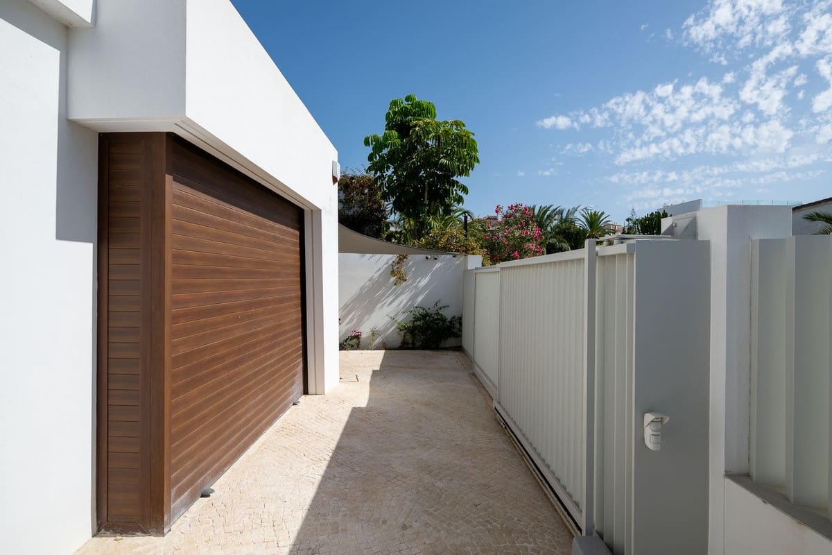 6 bedroom Villa for sale in Marbesa with pool garage - € 3,500,000 (Ref: 9256886)