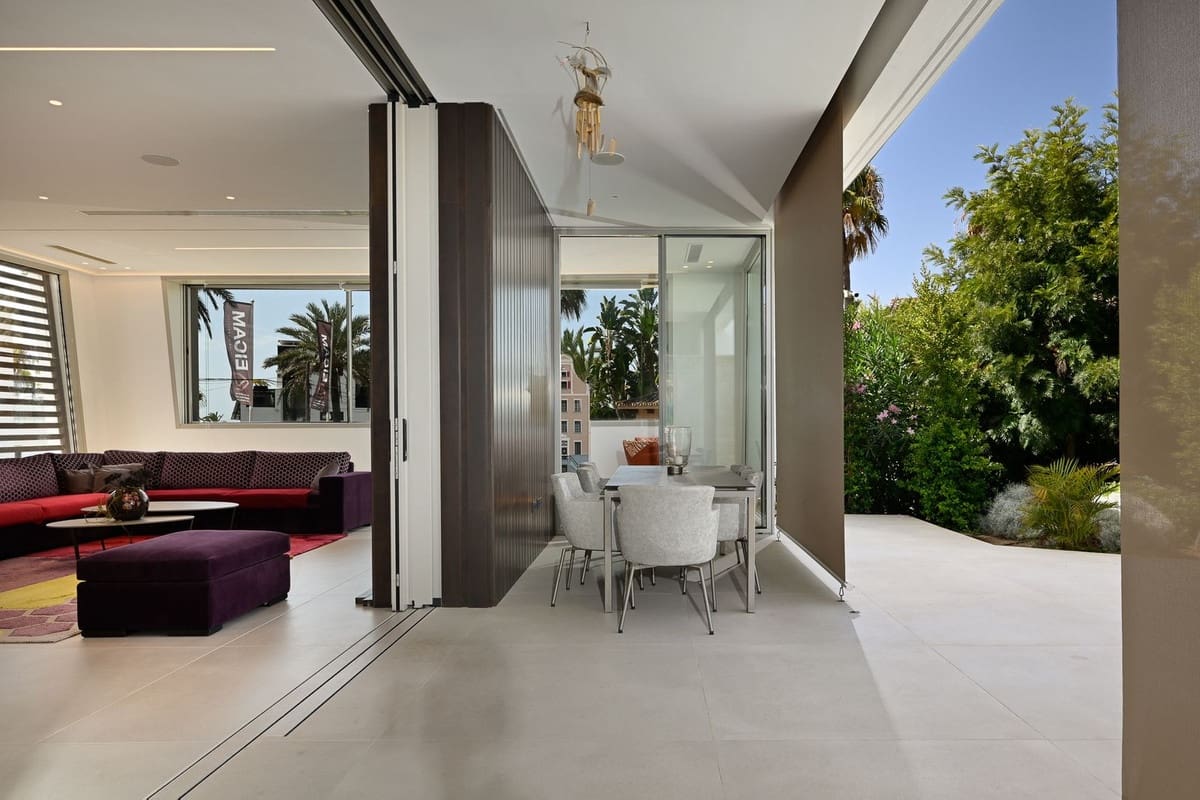 6 bedroom Villa for sale in Marbesa with pool garage - € 3,500,000 (Ref: 9256886)