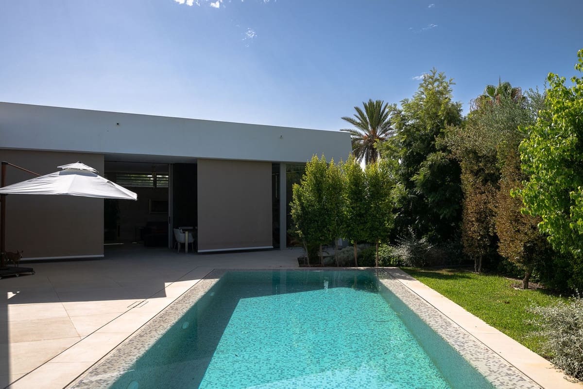6 bedroom Villa for sale in Marbesa with pool garage - € 3,500,000 (Ref: 9256886)