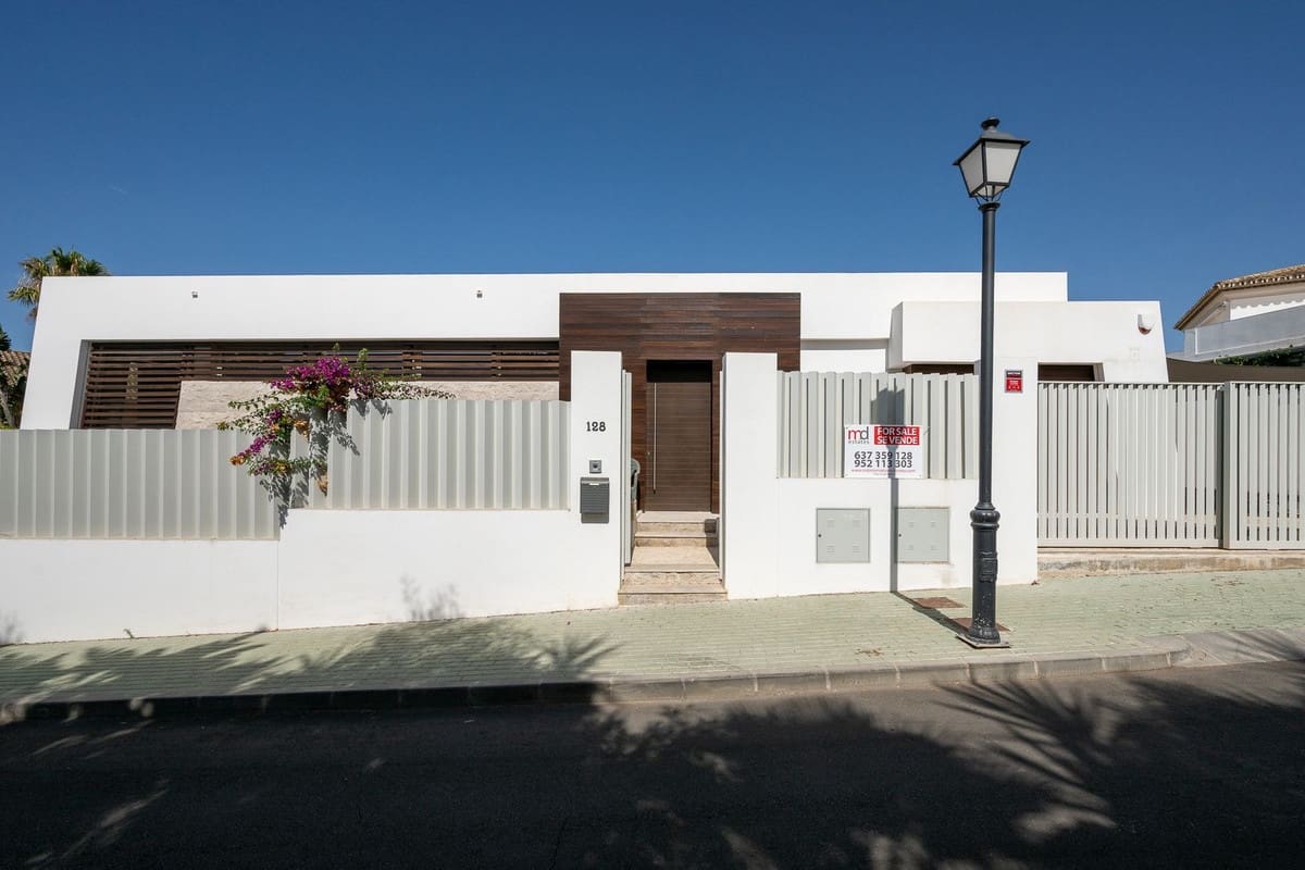 6 bedroom Villa for sale in Marbesa with pool garage - € 3,500,000 (Ref: 9256886)