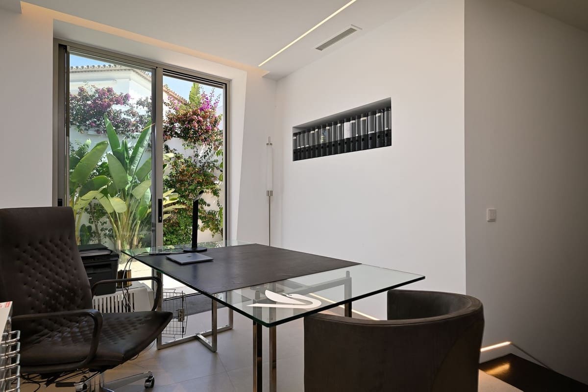 6 bedroom Villa for sale in Marbesa with pool garage - € 3,500,000 (Ref: 9256886)